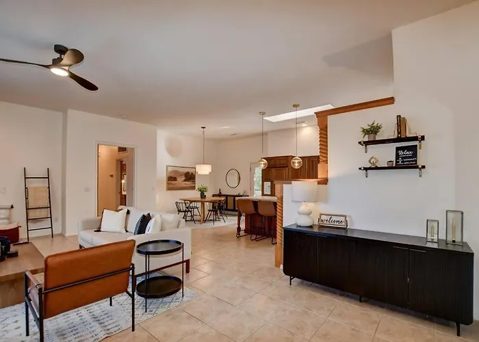 Retreat W/ Tesla Mobile Charger Holiday home *