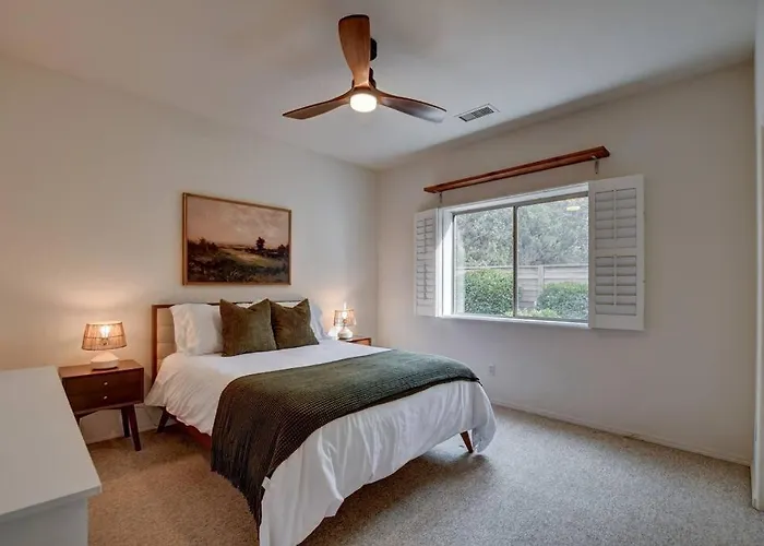 Holiday home Retreat W/ Tesla Mobile Charger *